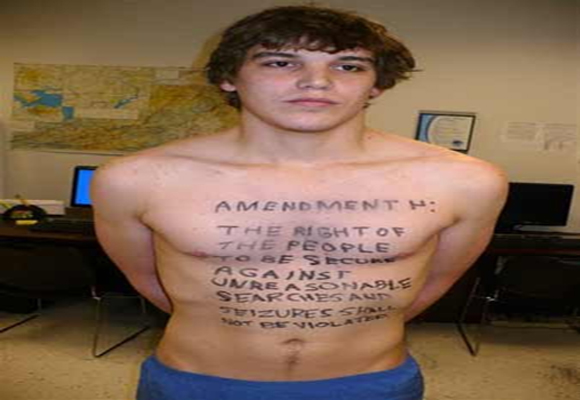 Man With 4th Amendment Written on Chest Wins Trial Over Airport Arrest