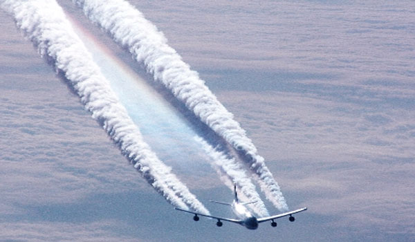Video - Chemtrailing 2 Guys in Jet Catches Them Spraying