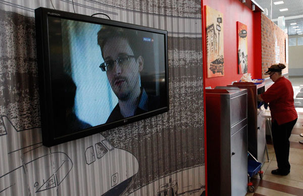 Venezuela ready to help Snowden, but final decision with people - Maduro to RT
