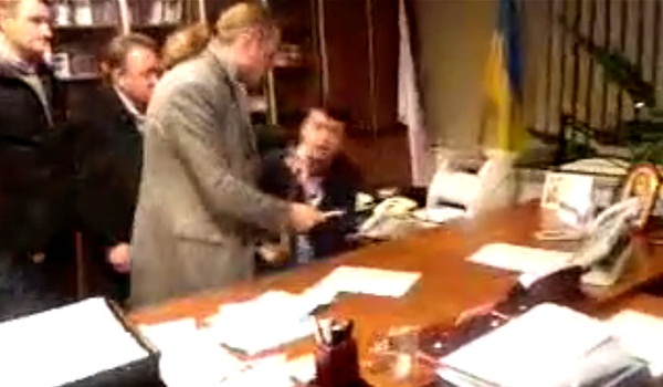 Humiliation Ukrainian MP & thugs beat state TV Channel head into resigning