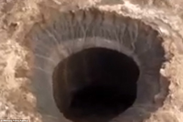 Methane explosion Meteorite crater Scientists baffled by gigantic 262ft hole that has appeared at Siberia's 'End of The World'
