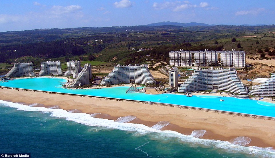 Enough to make your head swim: World’s largest pool which cost $1bn and holds 66m gallons is so big you can even sail boats on it