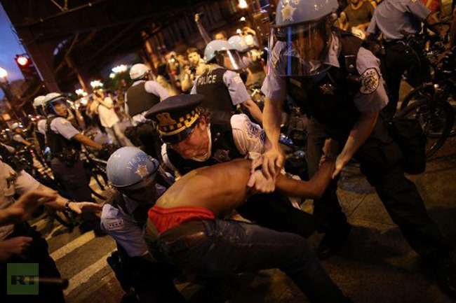 NATO protesters clash with Chicago police