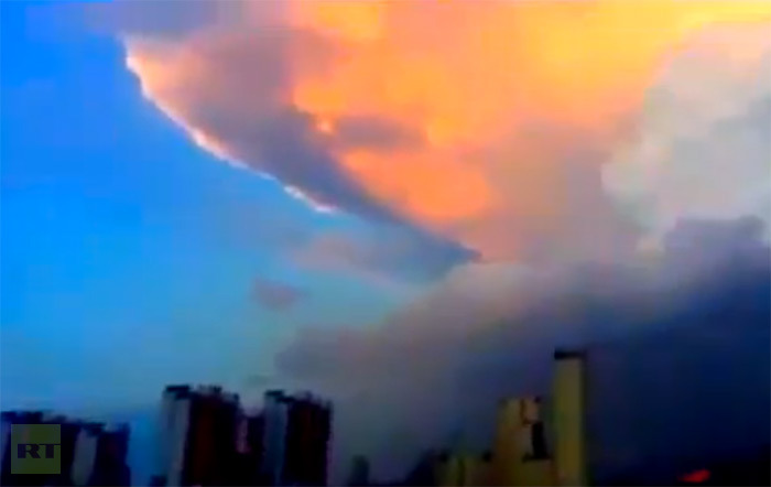 Photos, Video: Ominous ‘mushroom cloud’ lours over Beijing skies