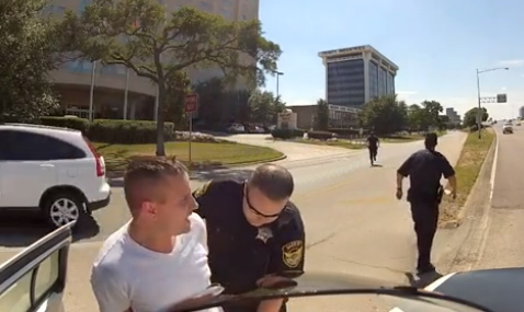 TX Cop Pulls Over Motorcyclist in Order to Confiscate His Helmet Cam — Arrests Him When He Objects
