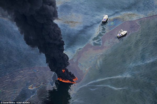 The devastation of Deepwater Horizon from above Mesmerizing photos show Gulf's 210 MILLION gallon oil slick