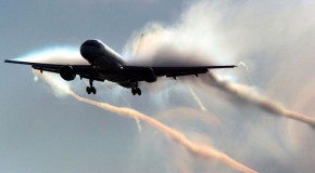 Busted Pilot Forgets To Turn Off CHEMTRAILS While Landing ?