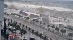 Shocking Video: Huge Tsunami Like Waves Devastate Turkey!