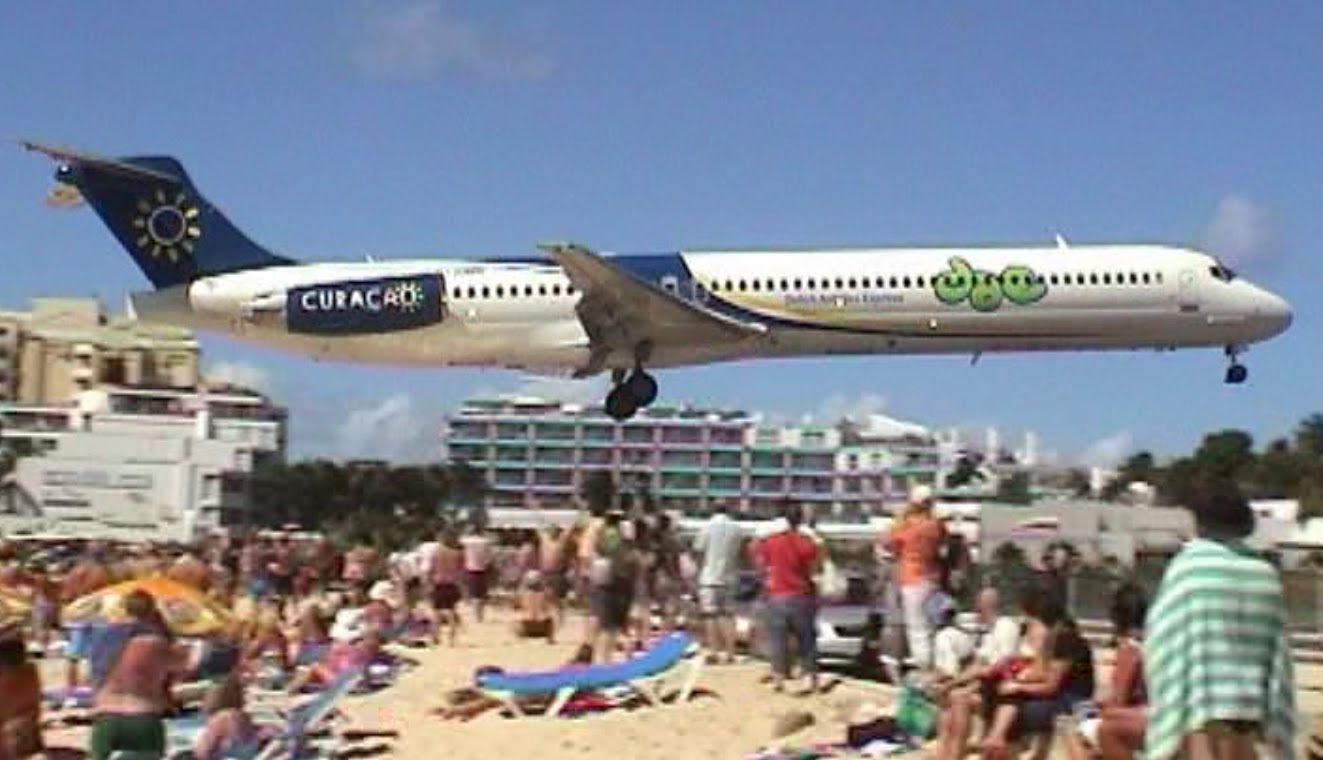 Amazing Plane landing and take-off footage at Maho Beach St Maarten