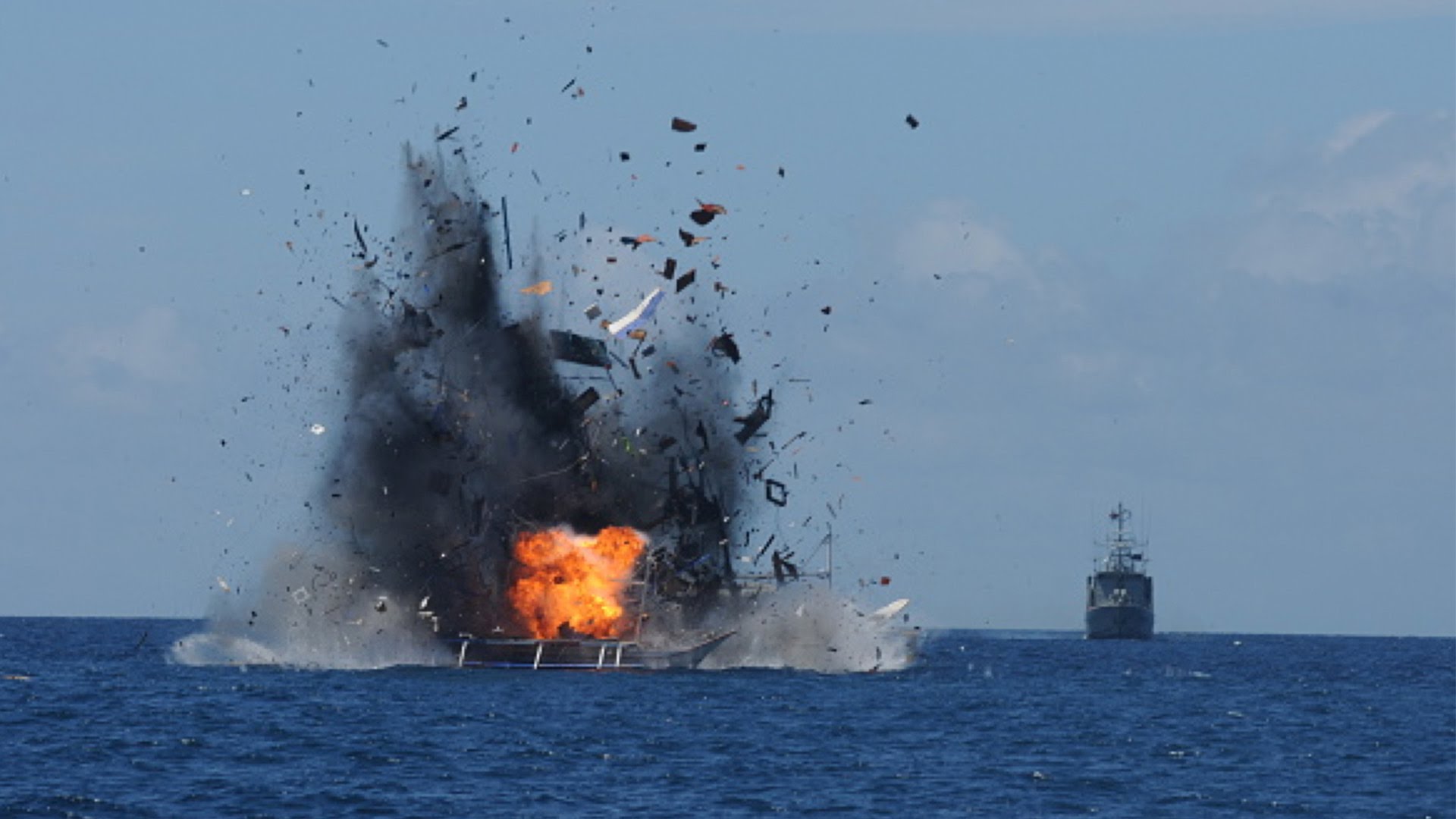 Indonesia “Attacks” China in South China Sea! | China Uncensored