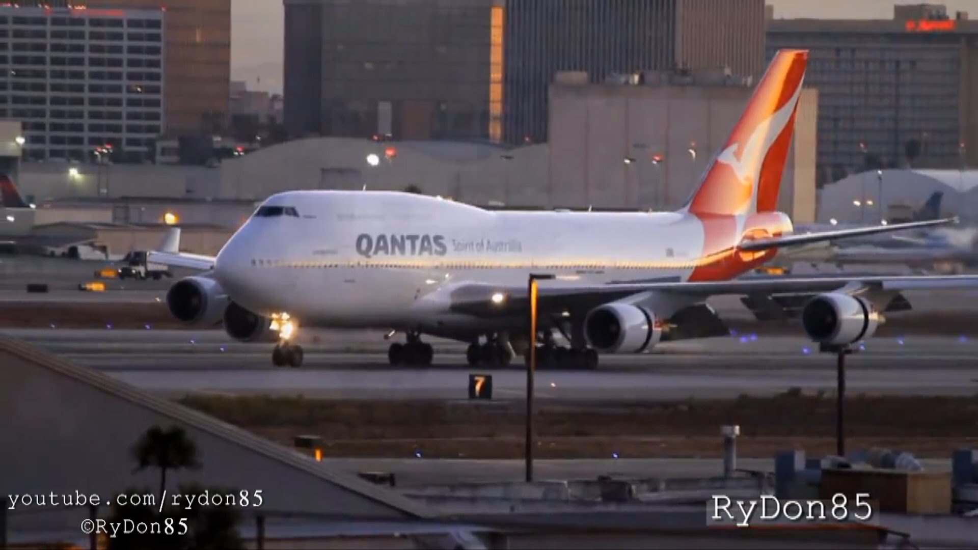 Sunrise Heavy Oz Arrivals at Los Angeles – LAX | Qantas + Virgin Australia