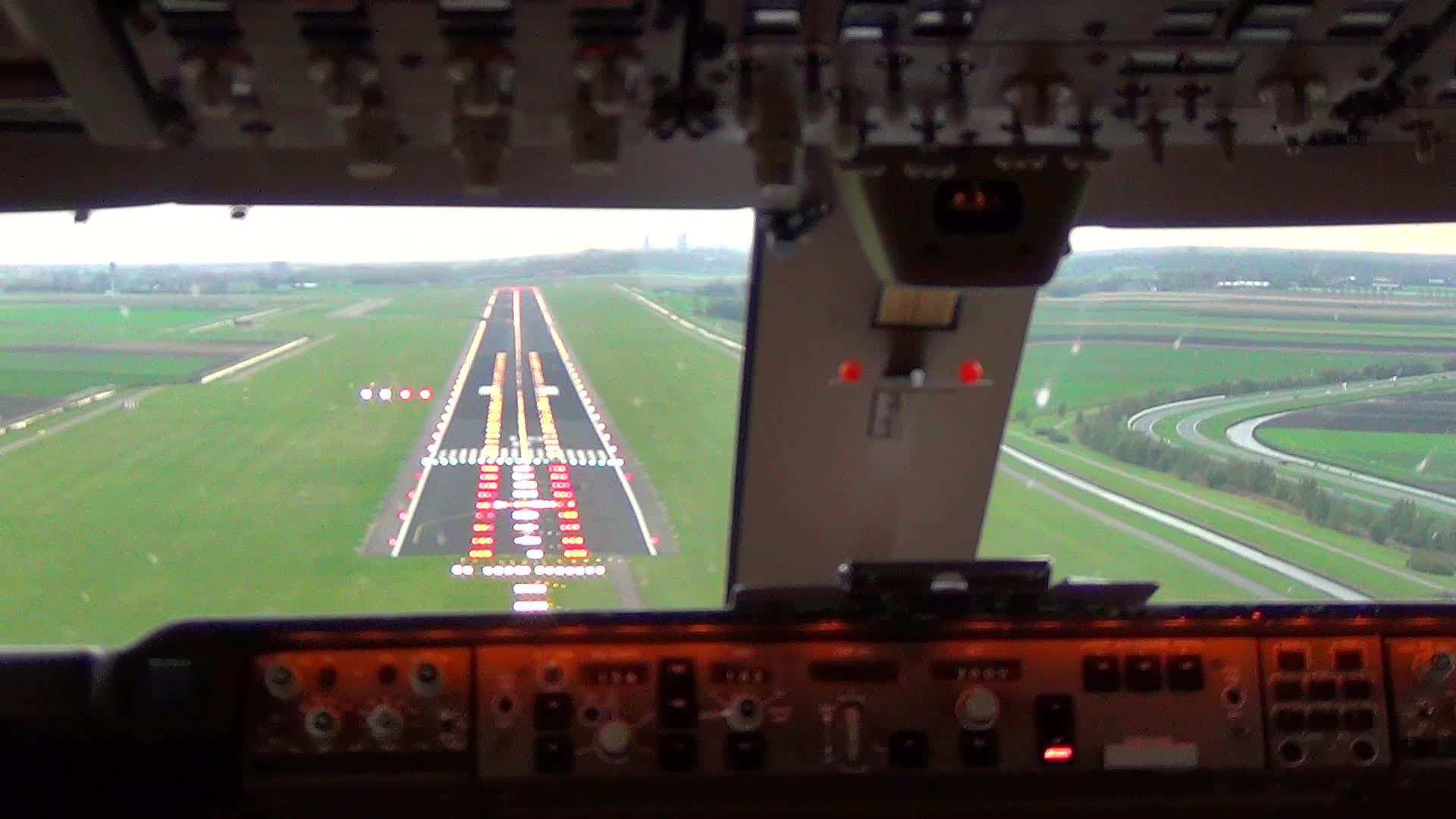 Cockpit view – Boeing 747-400F Landing Amsterdam Schiphol