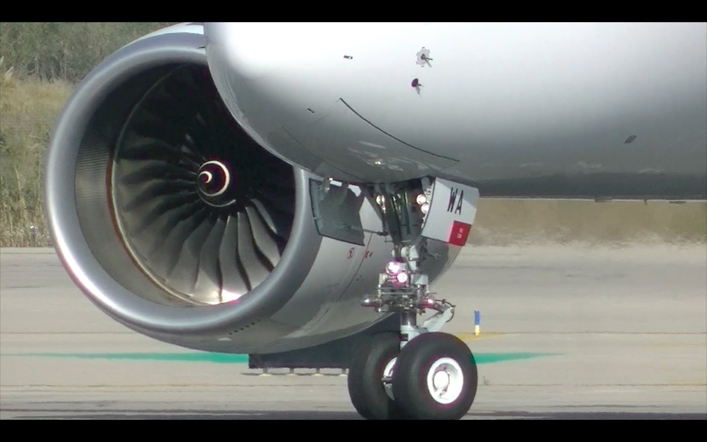 [HD] A350-900XWB the beast!!! Finnair arrival to Barcelona