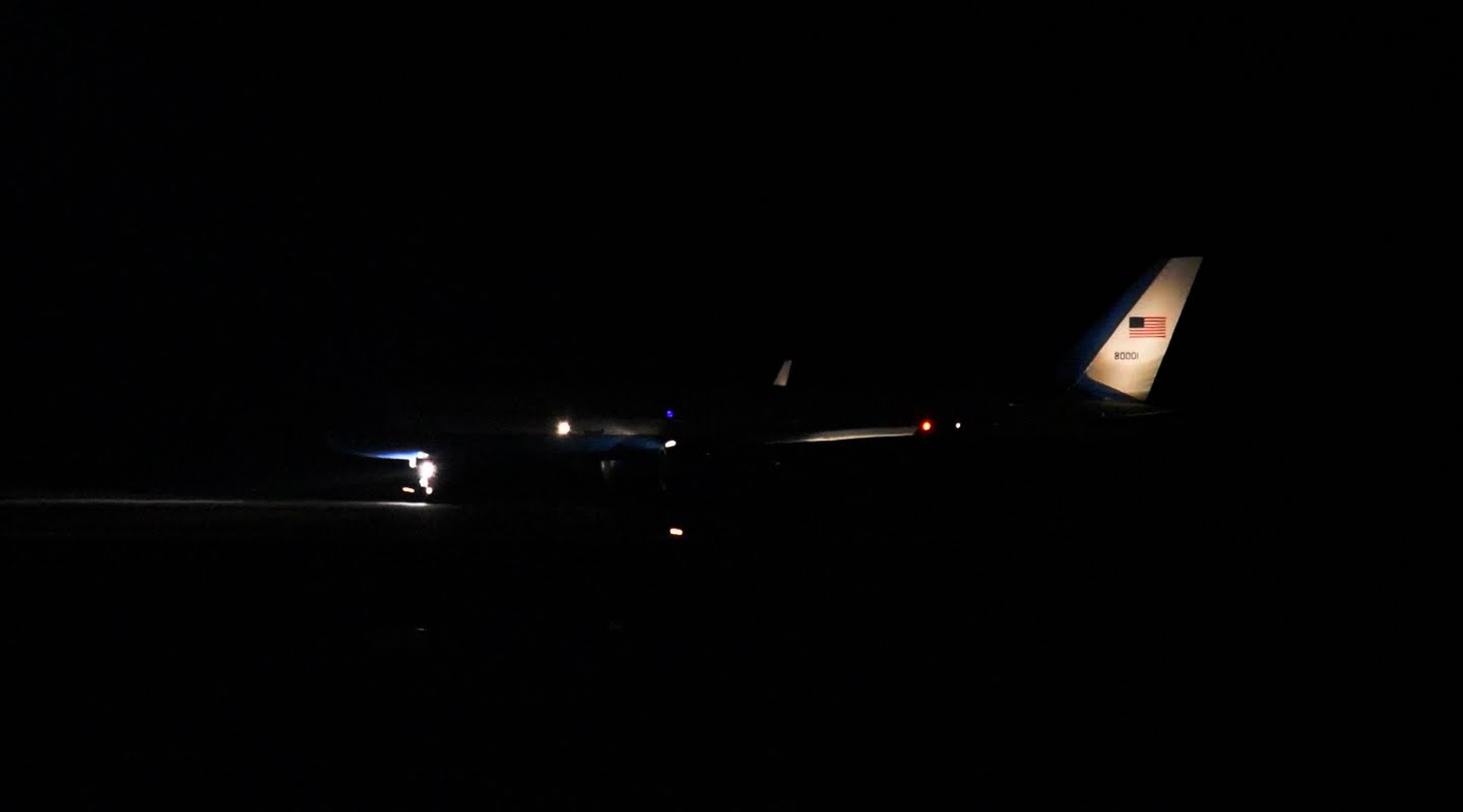 (4K) JOE BIDEN ONBOARD – US Air Force Two Boeing 757-2G4 Landing & Motorcade – [98-0001]