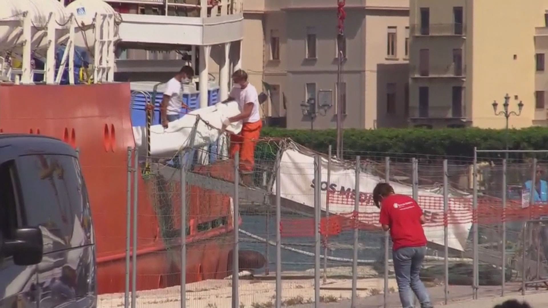 Italy recovers 17 refugee bodies in Mediterranean