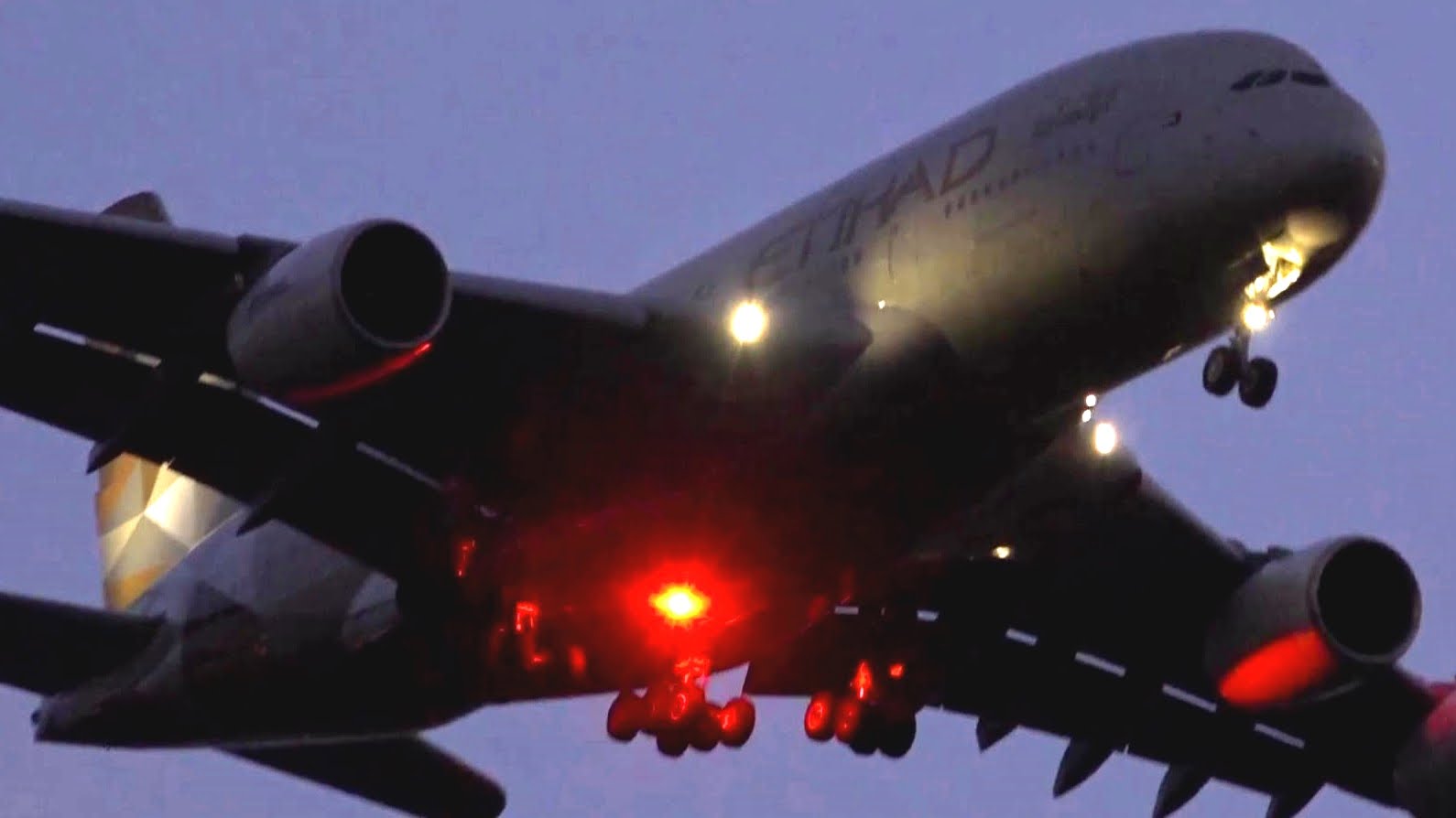 (1080p50) Overhead Arrivals ● Plane Spotting @ Melbourne Airport – August 2016