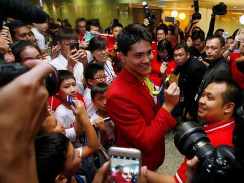 Hero’s Homecoming For Singapore Star Schooling