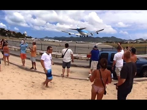 Amazing Jumbo Jet Take off Maho Beach
