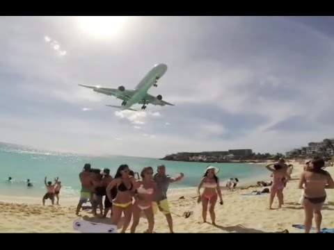 Hot Girls at Maho Beach and Very Low Height Air Craft Arrived