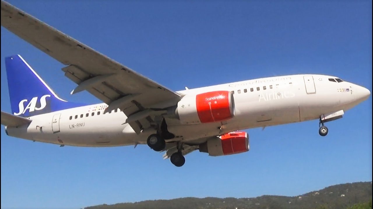 SAS Boeing 737-700 Super Low Landing at Skiathos – Skiathos Airport Planespotting with ATC Comms!