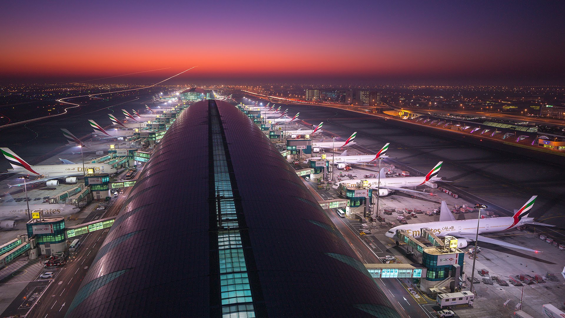 Dubai Airport Baggage Handling Inner Workings in 4k –  Dubai Flow Motion: Extended