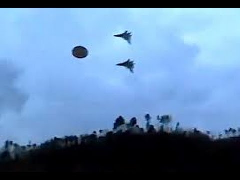 – UFO e  ALIENI – 2 JET inseguono UFO filmato SPETTACOLARE !!!