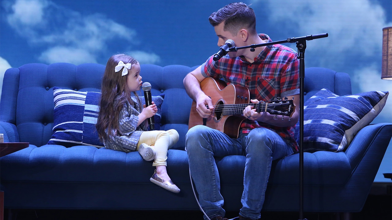Adorable Singing Father-Daughter Duo Performs ‘You’ve Got a Friend in Me’!