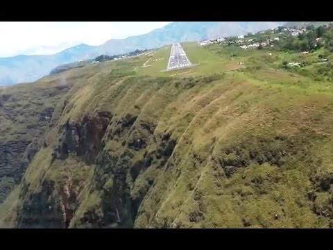 Most Dangerous Landing in Colombia – Cockpit View [HD 1080p]