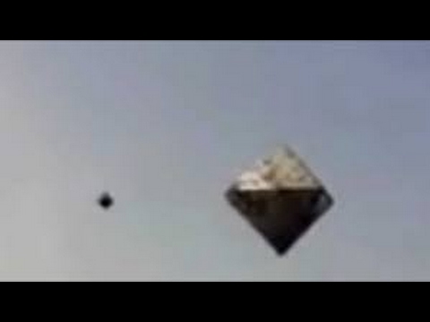 Incredible UFO in China form a pyramid captured on camera. UFO 2017
