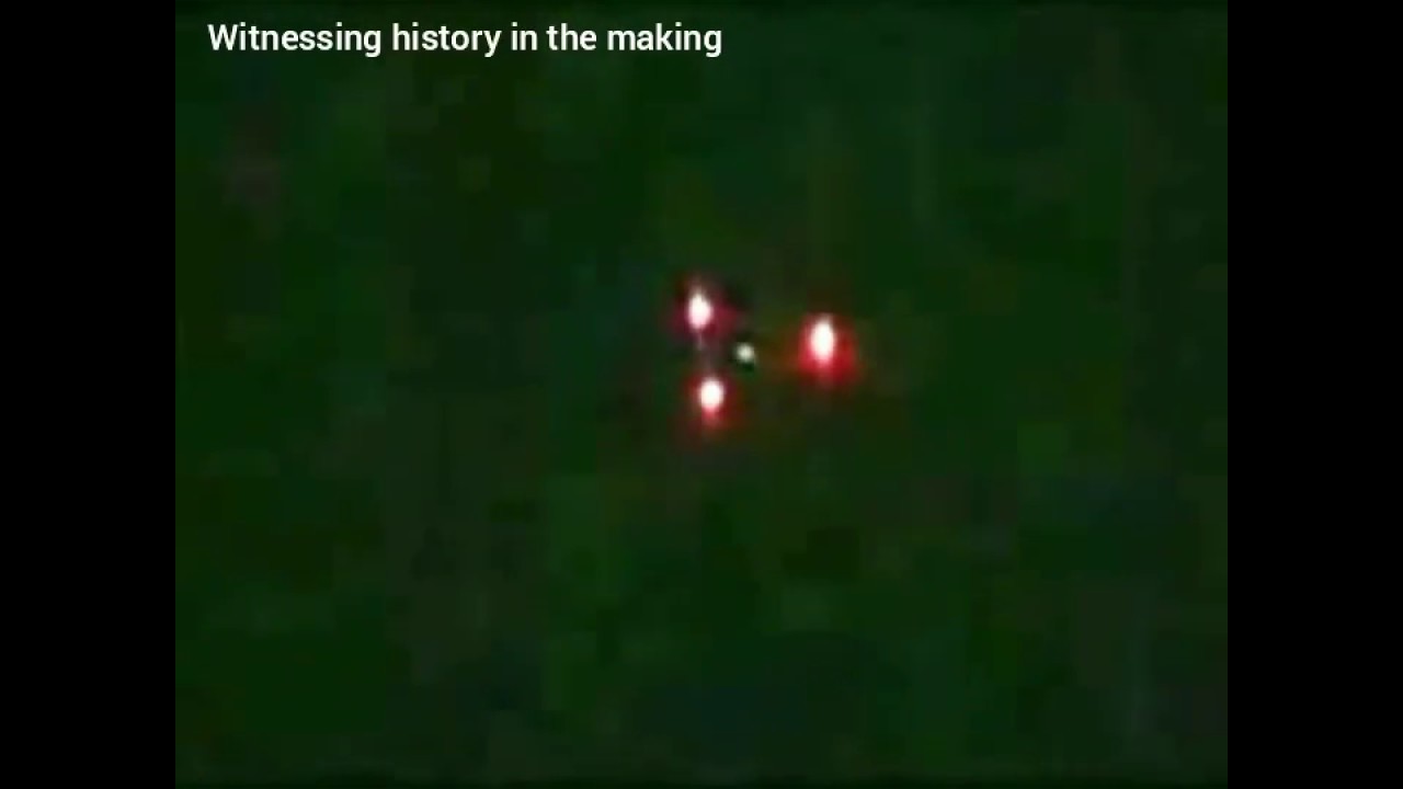Triangle shaped UFO spotted with a LASER on the streets