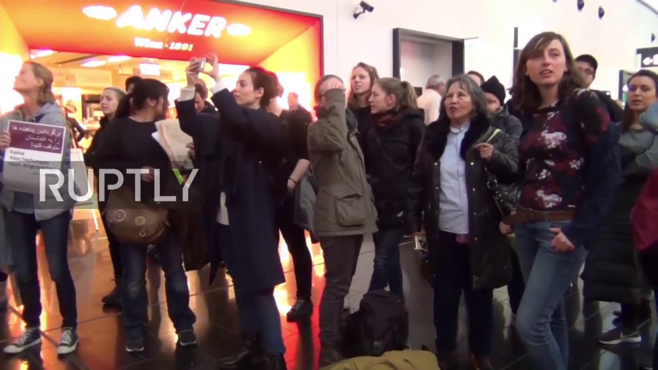 Austria: Demo protests forced deportation of refugees to war-torn Afghanistan at Vienna Airport